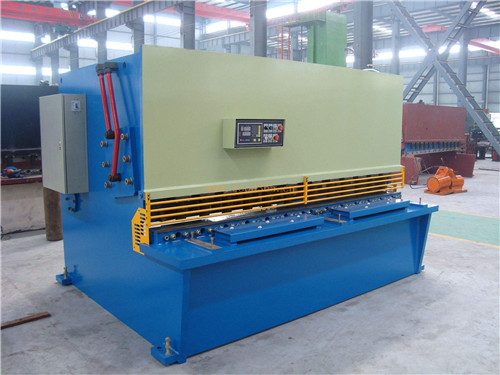 河南信報箱-剪板設備展示